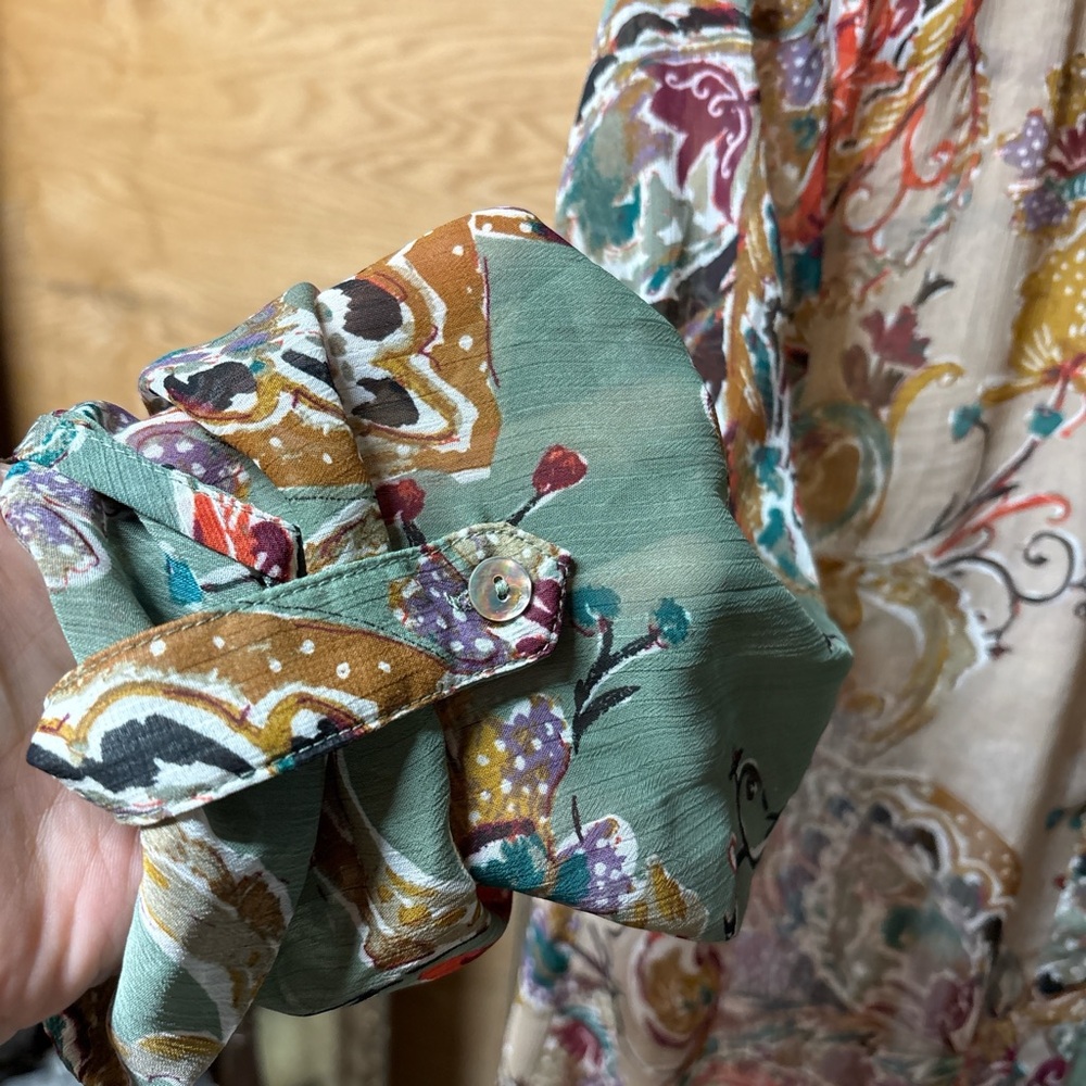 Figueroa & Flower Floral Paisley Multicolor Women's button up Blouse - Picture 3 of 5